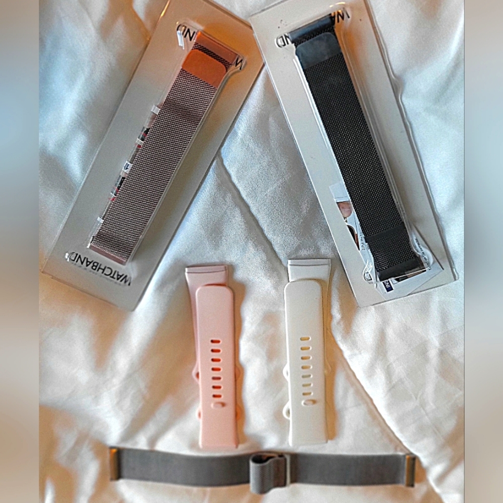 New and Unused Set of 5 Fitbit Versa Bands